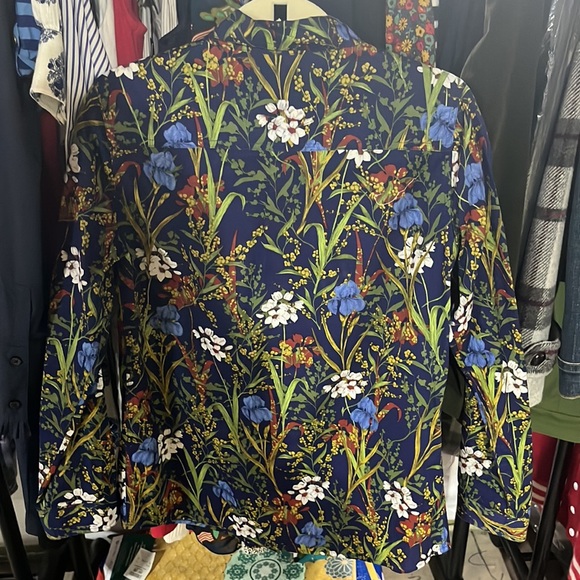 Never worn J. McLaughlin flowered button down shirt / blouse. Size small. - Picture 3 of 3
